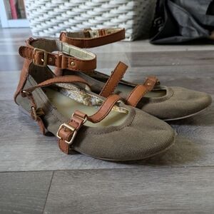 Seychelles Women's Tan and Brown Women's Flats with Straps